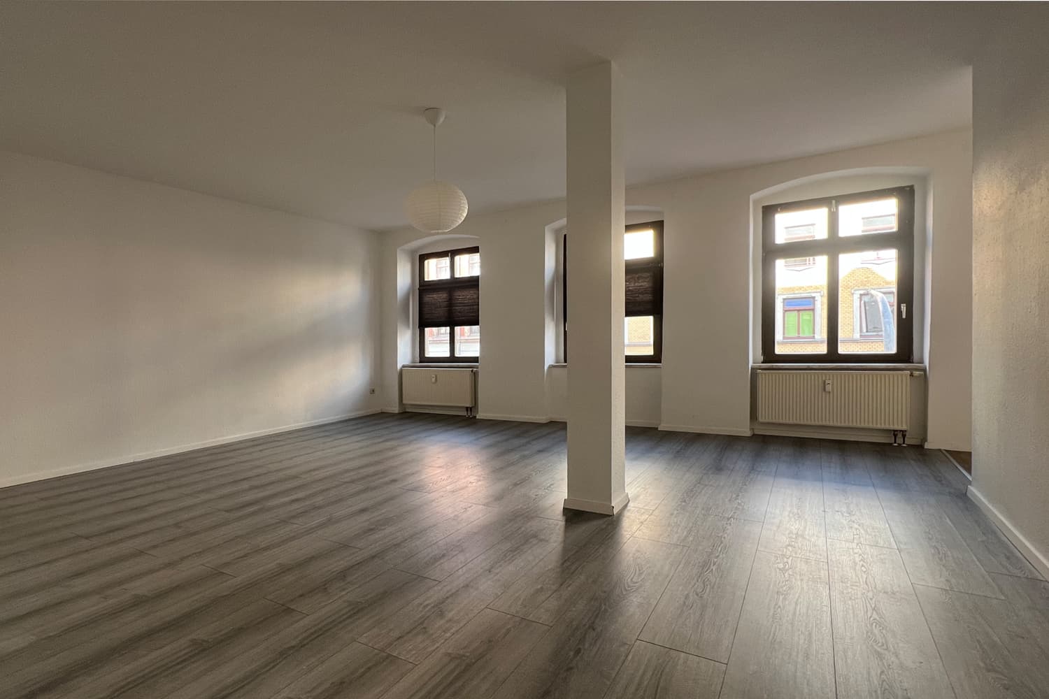 Attraktives Laminat...großes Wohnzimmer - ID 68-image