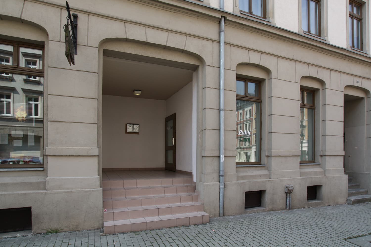 Interessanter Laden mit großen Schaufenstern – ID 248 - Foto 2