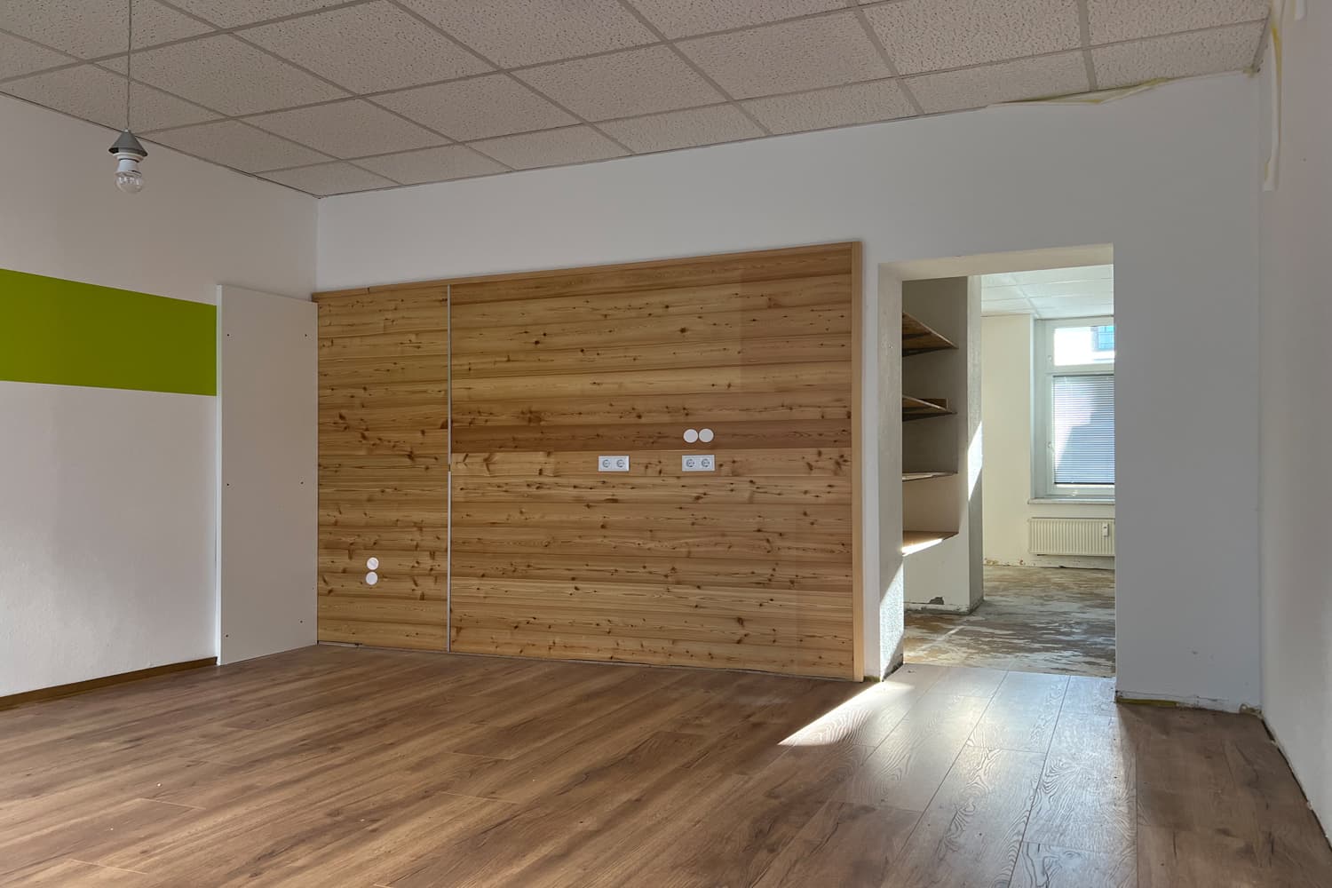 Interessanter Laden mit großen Schaufenstern – ID 248 - Foto 4