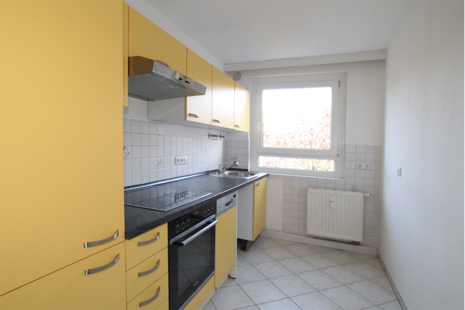 Großer Balkon... Einbauküche... - ID 2163-image